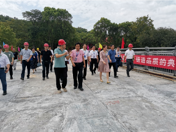 市政要聞 | 湖南工商大學(xué)黨委書記陳曉紅院士、長沙市公共工程建設(shè)中心總工劉學(xué)武帶隊赴湖南工商大學(xué)跨桐梓坡路過街天橋項(xiàng)目考察調(diào)研